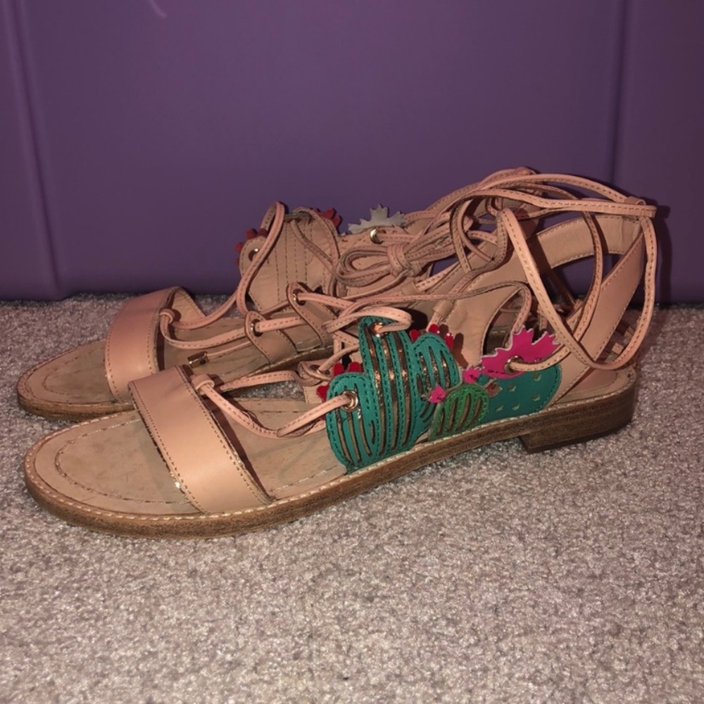 Adorable Kate spade strap oh cactus sandals.